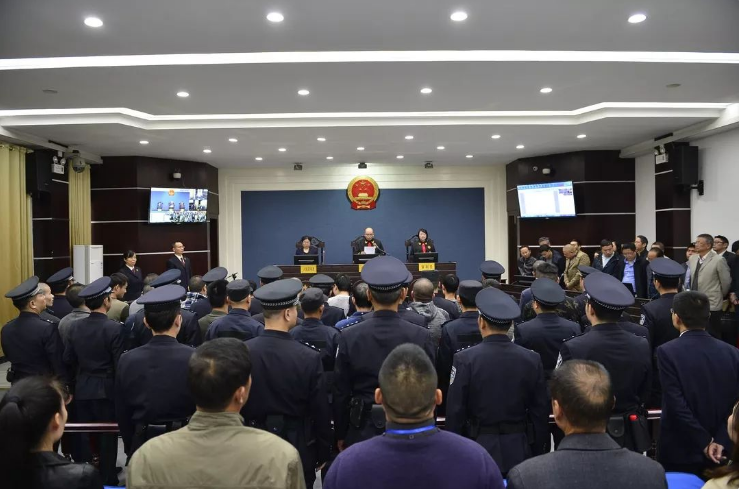 宜昌公开宣判两起涉黑涉恶案件 30人被判处刑罚